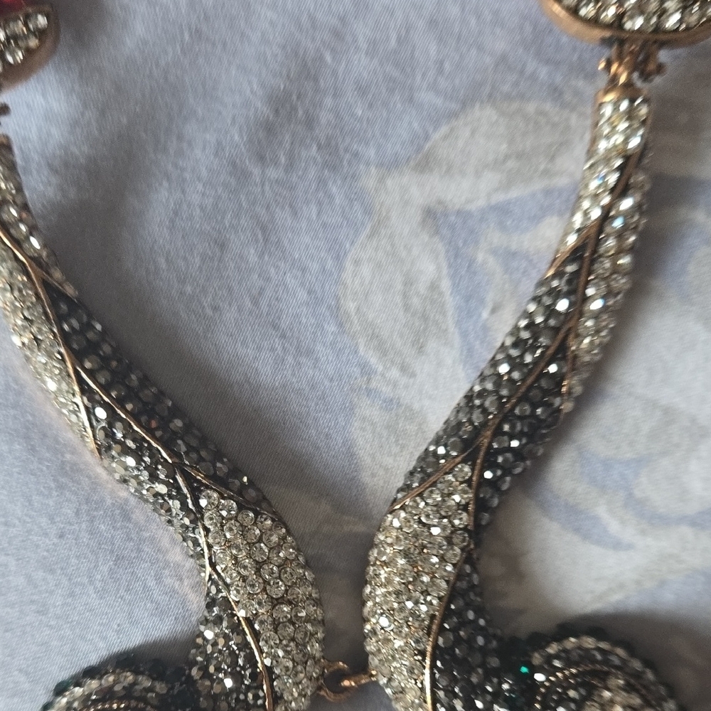 Elegant Red and Green Beaded Necklace - Picture 6 of 6
